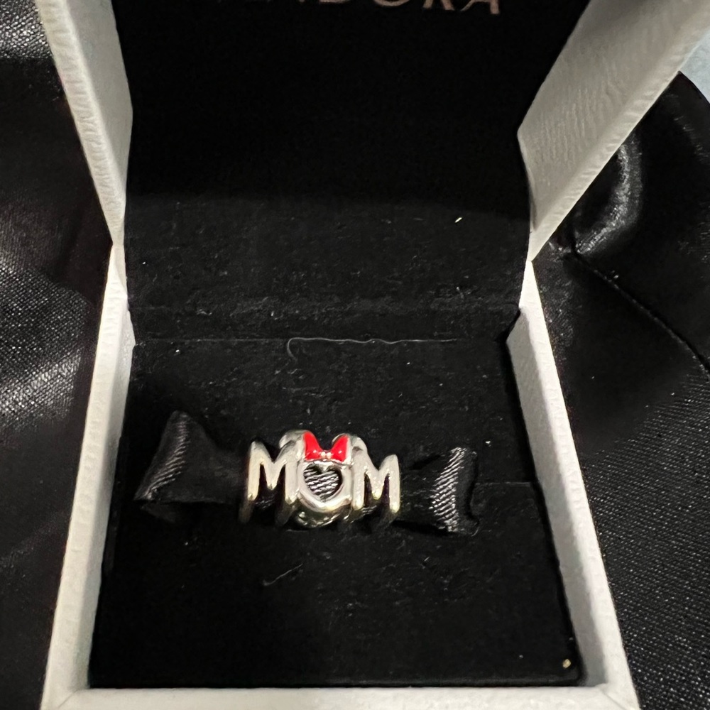 Pandora Charm “Mom”